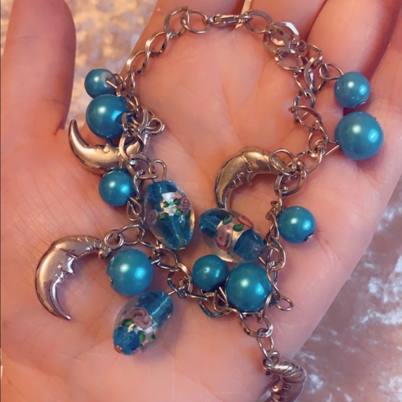 Vintage Blue Glass Bead Half-Moon charm bracelet - Picture 3 of 11